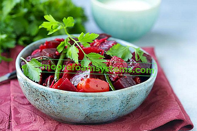 Eingelegte Rote Beete auf einer Platte und eingelegter Rote-Bete-Salat und Rezepte