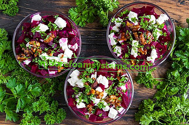 Pečena cikla u salati u pladnjevima i recept za crvenu repu u pećnici