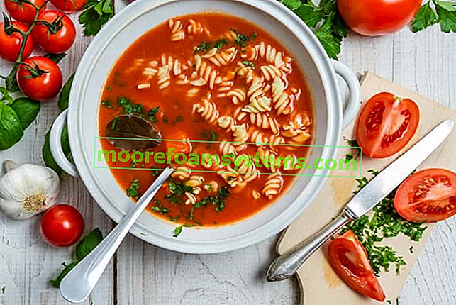 Zuppa di pomodoro a base di pomodori freschi - 3 ricette semplici