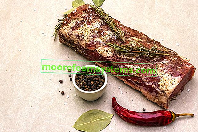 Vepřové maso marinované v bylinách a koření a marináda na pečené vepřové maso