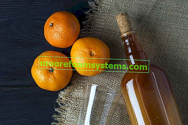 Mandarinentinktur in einer Flasche